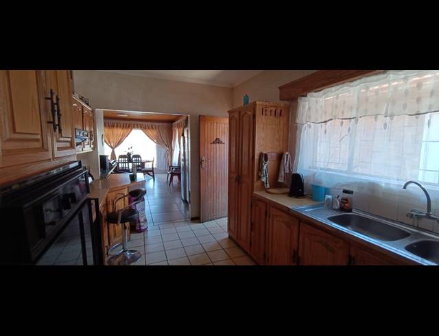 3 BEDROOM HOUSE FOR SALE IN VANDERBIJLPARK CE 5